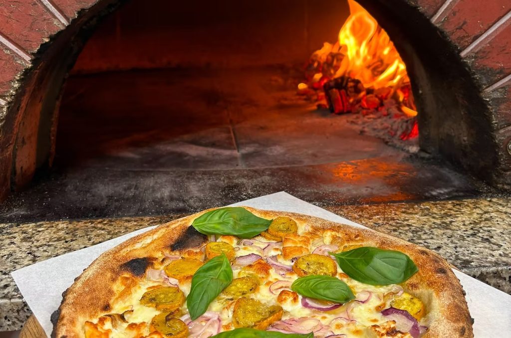 Wood-fired pizza at Hangin’ Pizzeria in Betws-y-Coed